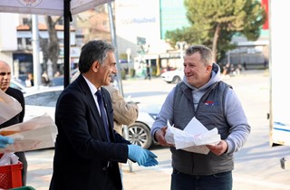 Gemlik Belediyesi’nden Ramazan Pidesi İkramı